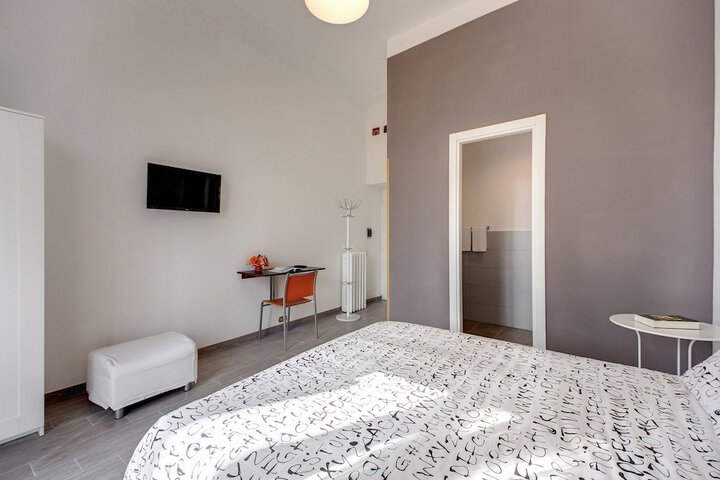Room 11 of 33