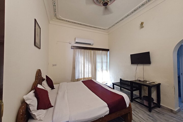 Room 16 of 40