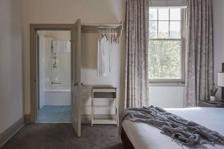 Room 22 of 190