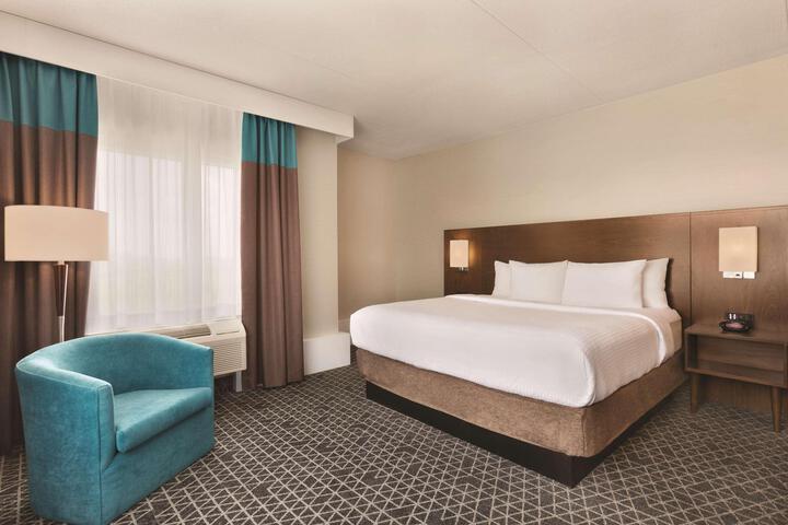 1 King Bed Accessible (3 of 9)