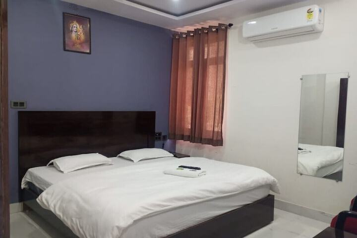 Room 4 of 38