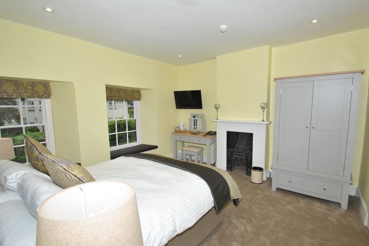 Room 8 of 32