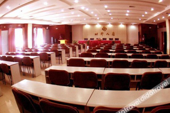 Room 5 of 16