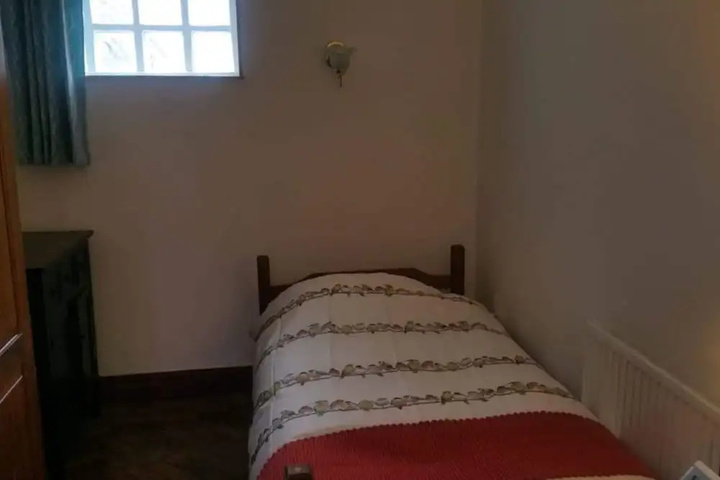 Room 2 of 11