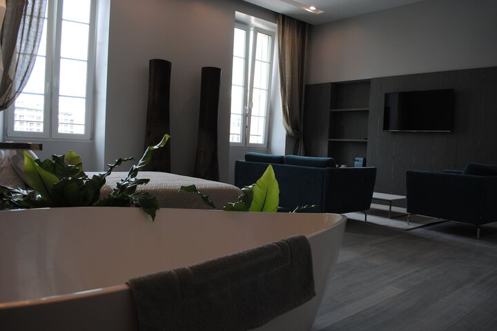 Room 2 of 44