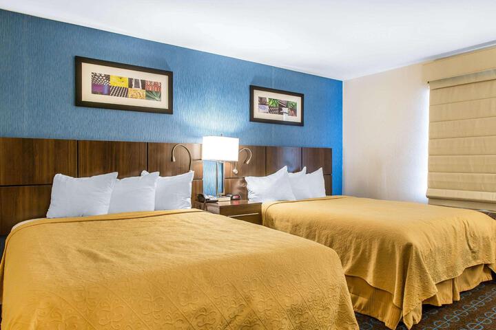 1 Queen Bed (6 of 22)