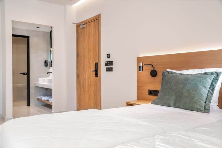Room 33 of 85