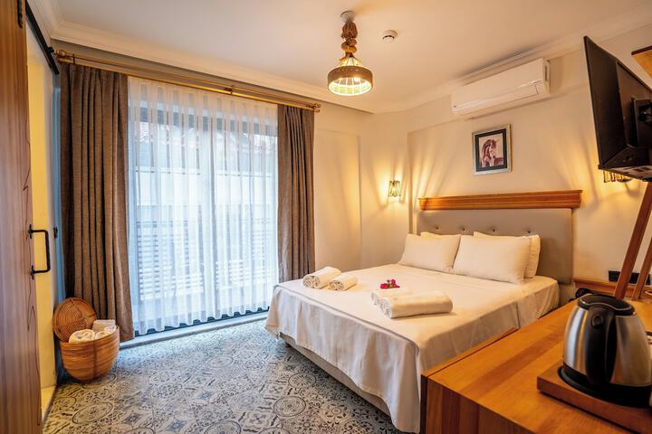 Room 3 of 38