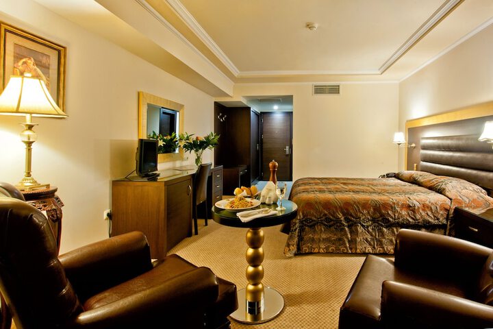 Room 15 of 48