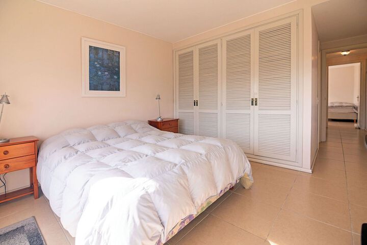 Room 2 of 40