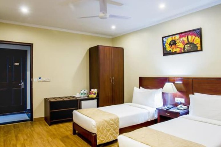 Room 6 of 11