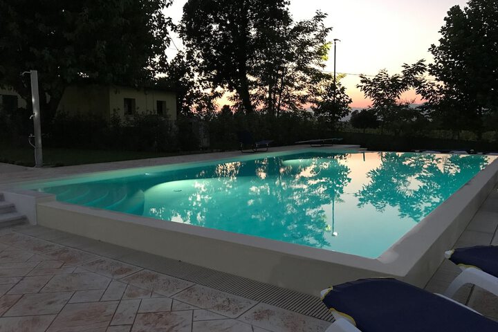 Pool 33 of 64