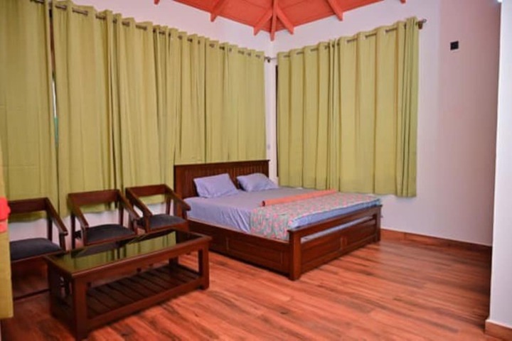 Room 4 of 16