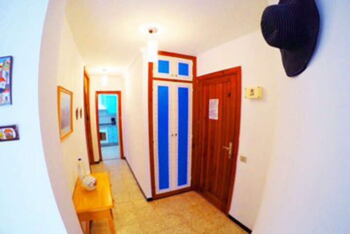 Room 12 of 16