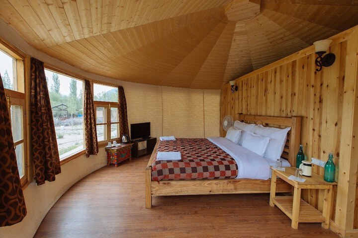 Room 4 of 17