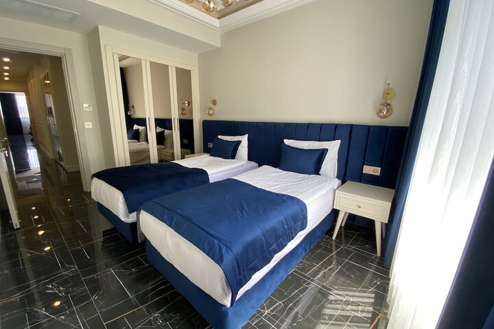 Room 5 of 75