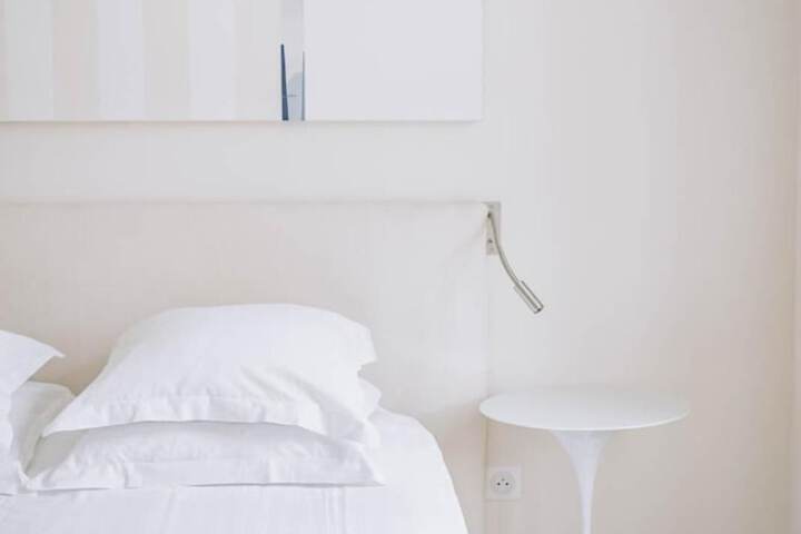 Room 8 of 34