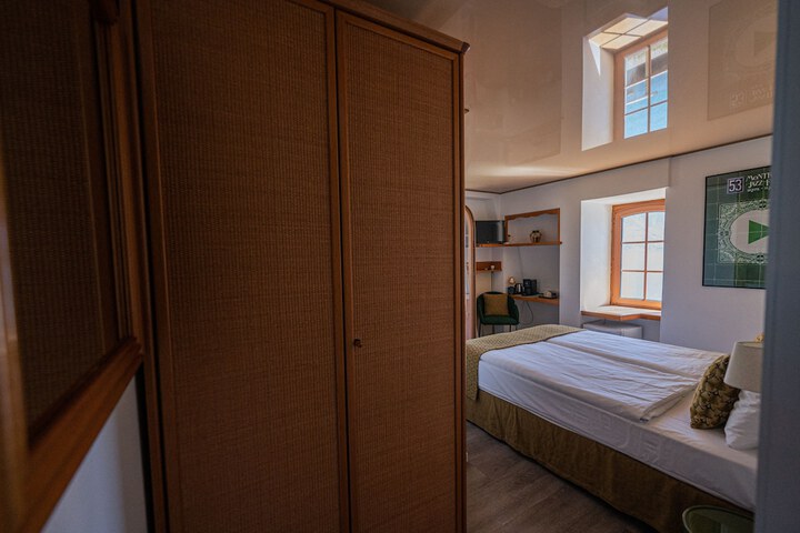 Room 17 of 105