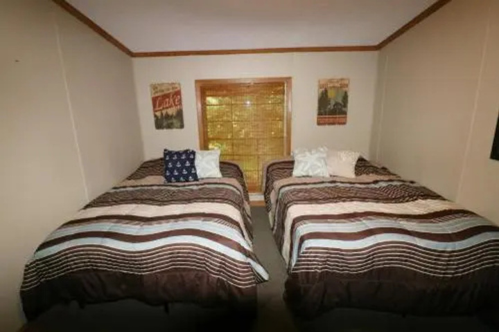 Room 4 of 12