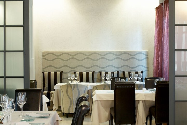 Dining 40 of 48