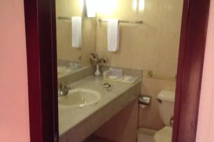 Room 10 of 25