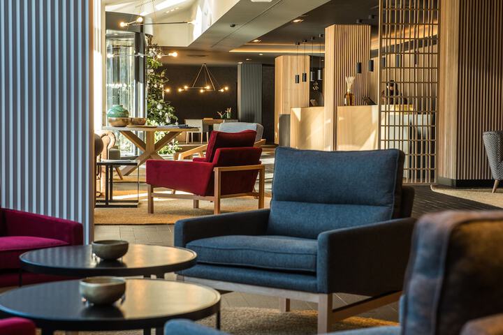 Entrance & Lobby