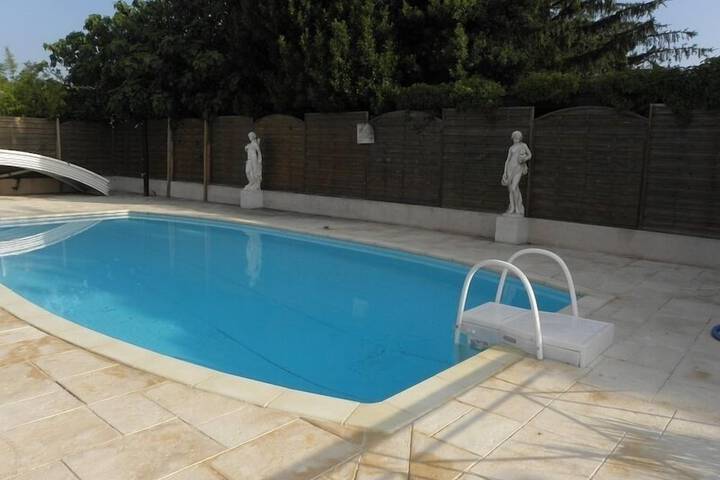 Pool 32 of 41