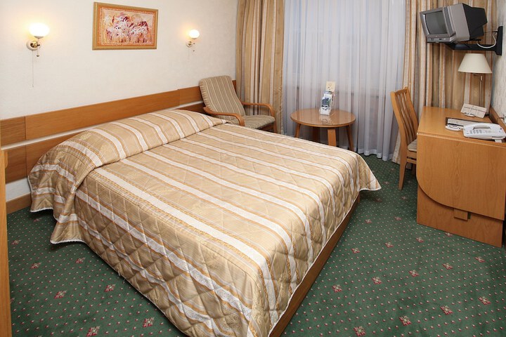 Room 12 of 96