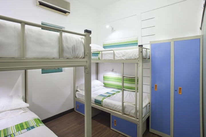 Room 2 of 4