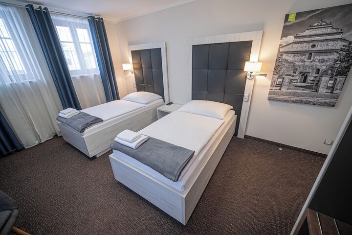 Room 6 of 82