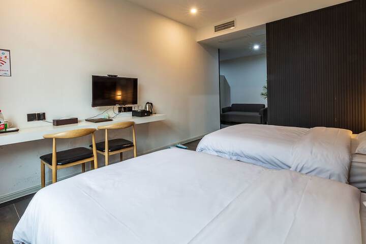 Room 18 of 31