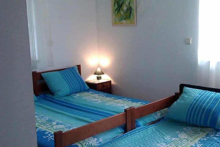 Room 6 of 51