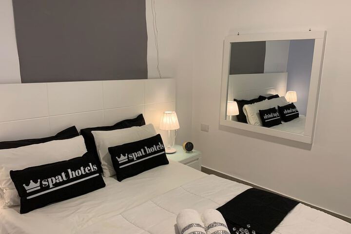 Room 12 of 28