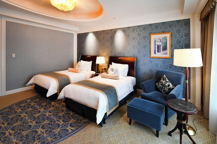Room 32 of 99
