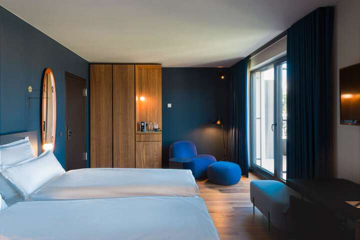 Room 8 of 95