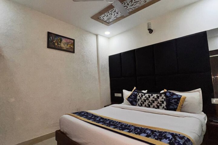 Room 32 of 46