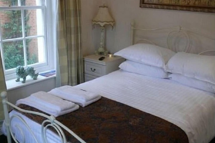 Room 3 of 18