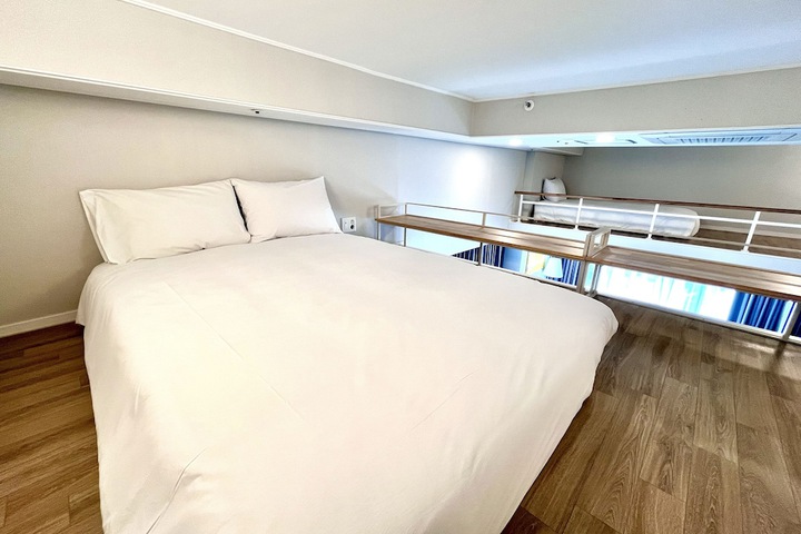 Room 12 of 37