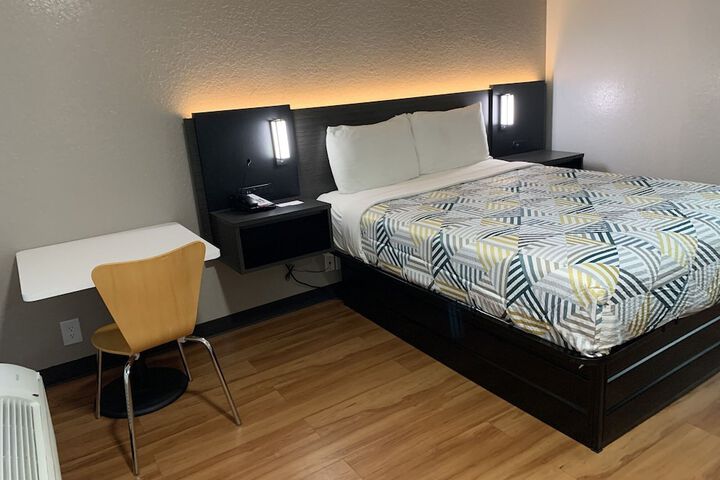 Room 25 of 33