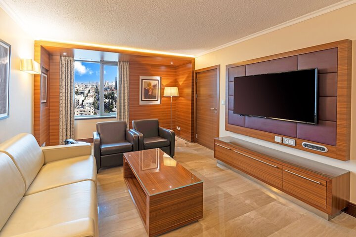Room 27 of 151