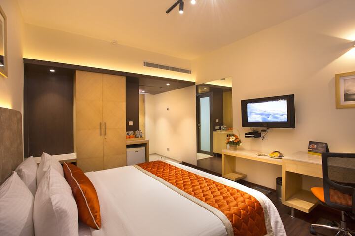 Room 3 of 10