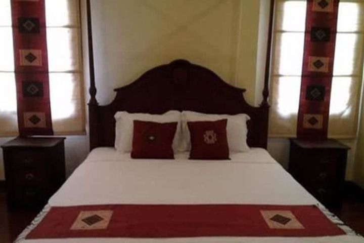 Room 9 of 32