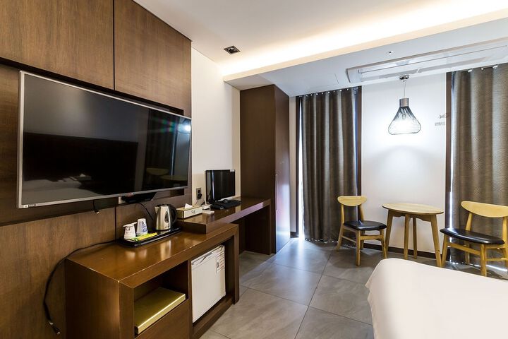 Room 92 of 176