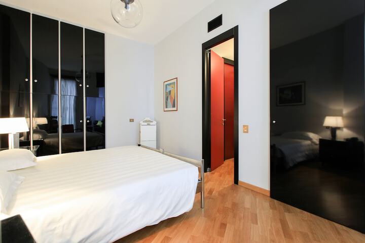Room 5 of 106