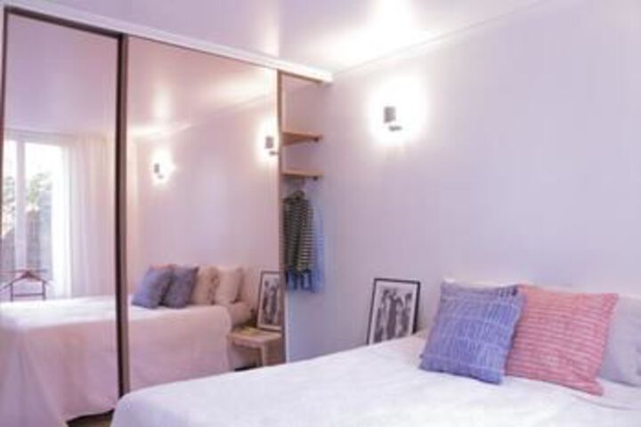 Room 6 of 16