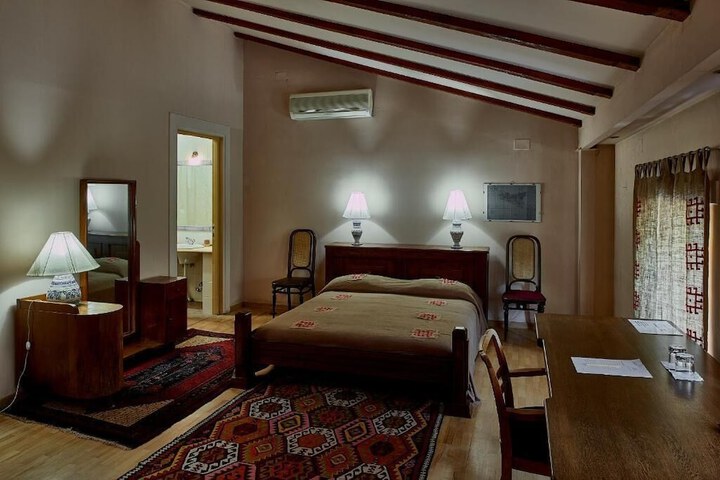 Room 5 of 18
