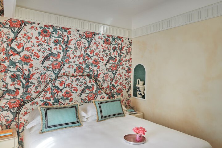 Room 6 of 76