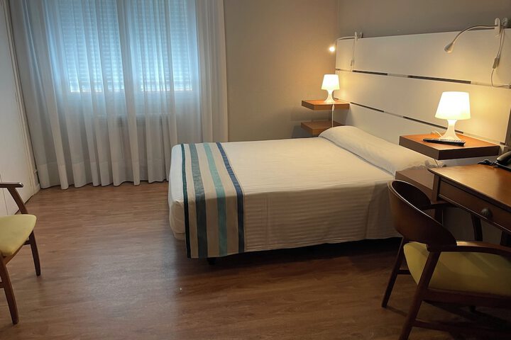 Room 16 of 40