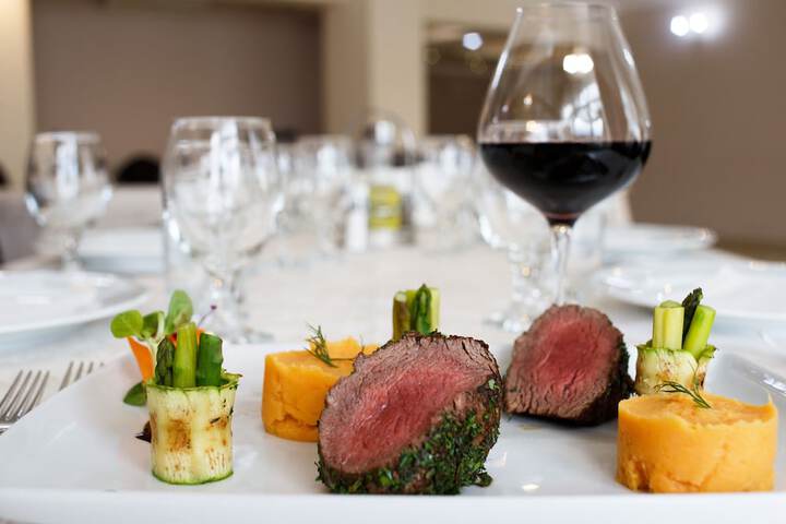 Dining 31 of 53