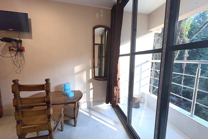 Room 9 of 35